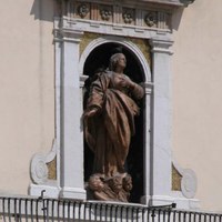 Die Statue der Madonna Assunta - Rathaus