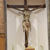 Hölzerne Kruzifix in der Suffragio Kirche