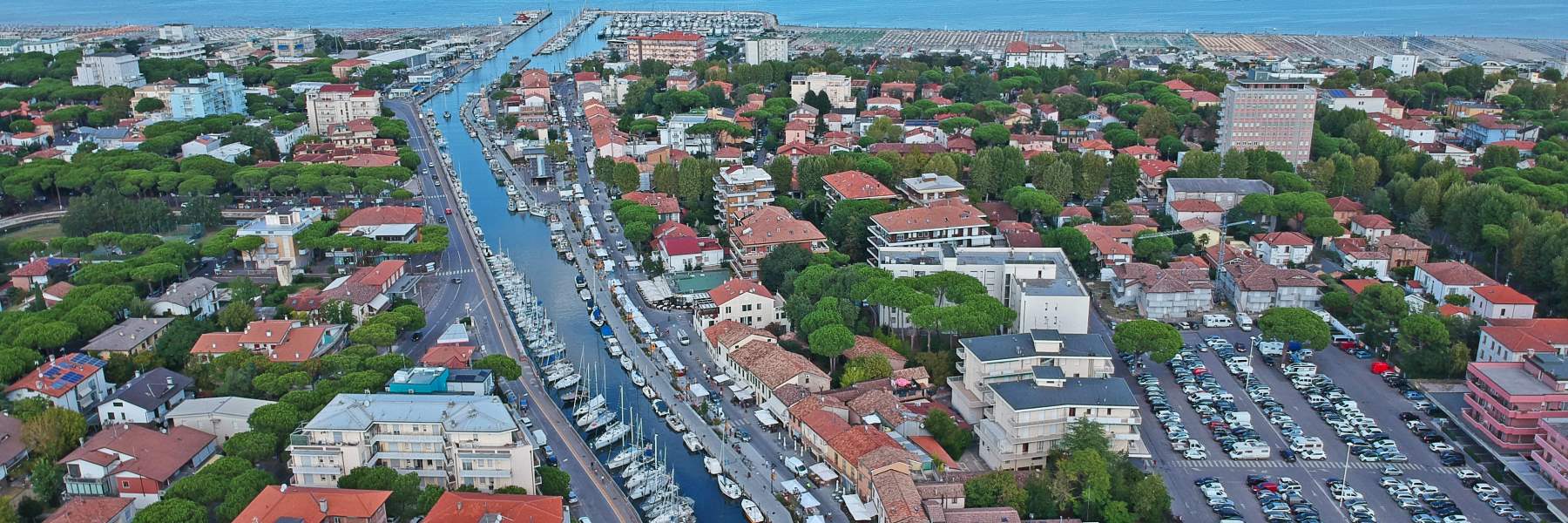 Überblick von Cervia um Sonnenuntergang 