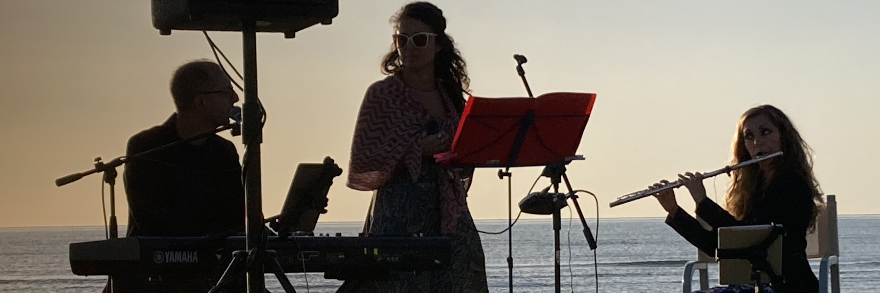 Tagesanbruch-Konzerte am Strand in Tagliata 