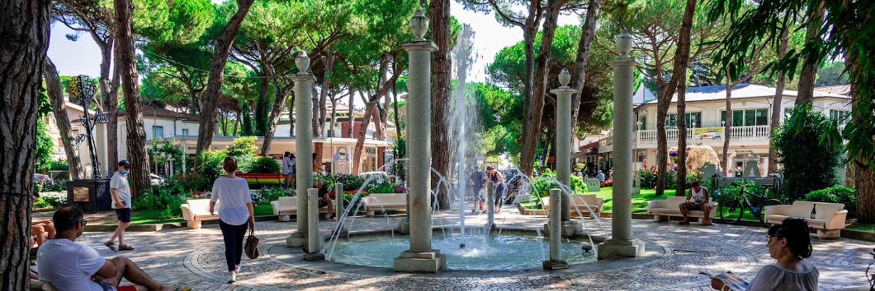 Rotonda Primo Maggio, the heart of Milano Marittima