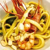 Scialatielli agretti, crevettes violettes et amandes grillées