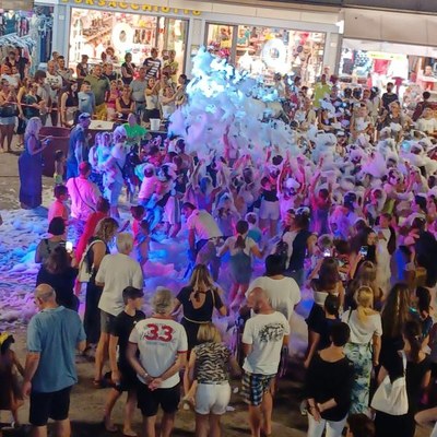 Schiuma party a Pinarella per grandi e piccini