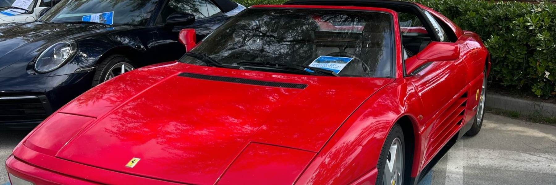 Raduno di auto d'epoca e Ferrari