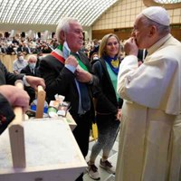 13 ottobre, il sale di Cervia  a Papa Francesco