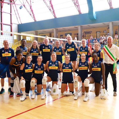 Le azzurre del volley assieme al CT Julio Velasco incontrano il sindaco Missiroli e il vicesindaco Grandu