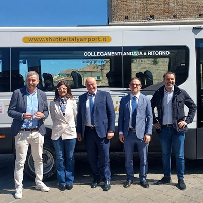 "Un volo, un bus, e sei già al mare”. Presentato il servizio navetta che avrà due fermate a Cervia